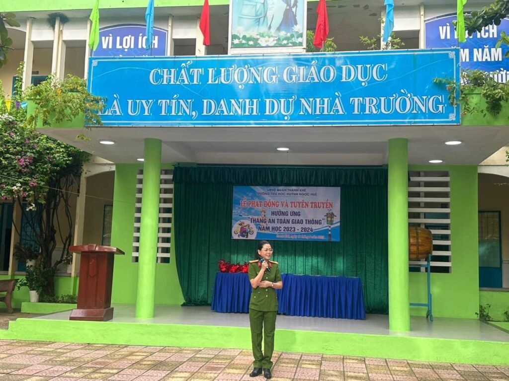 Trường Tiểu học Huỳnh Ngọc Huệ