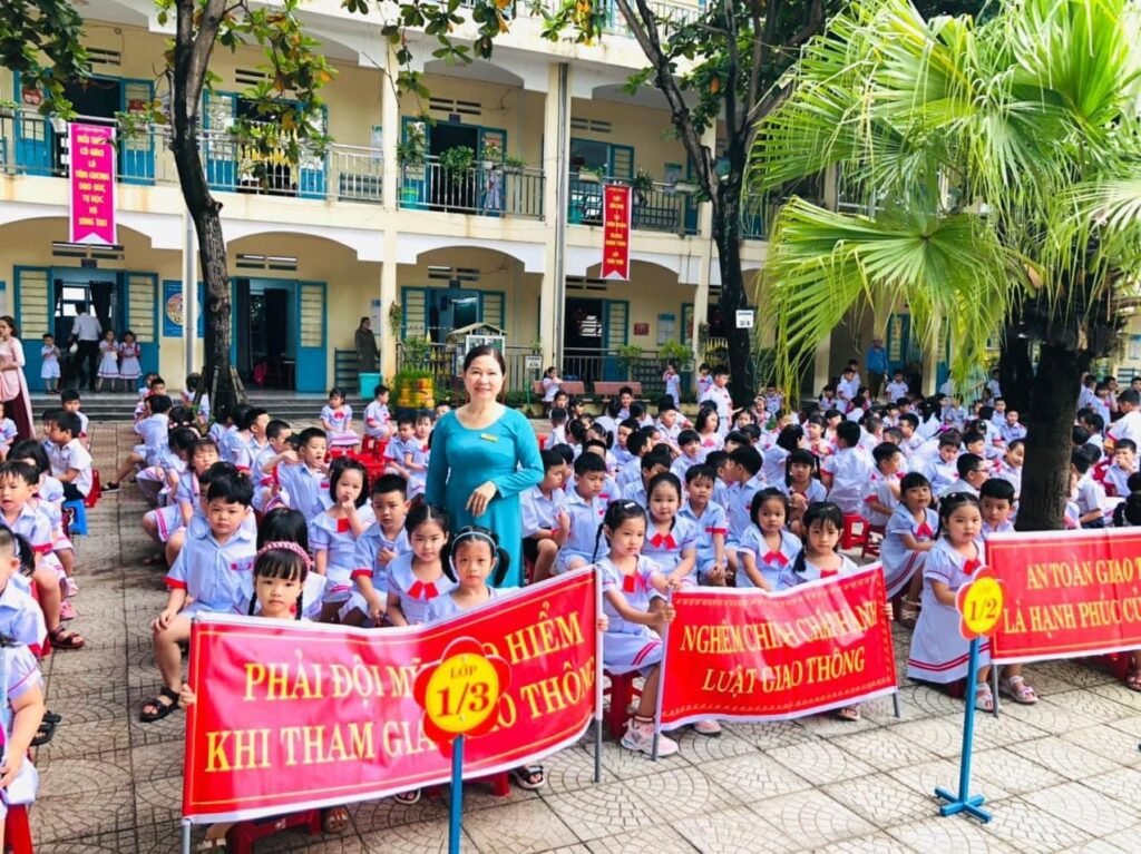 Trường Tiểu học Huỳnh Ngọc Huệ