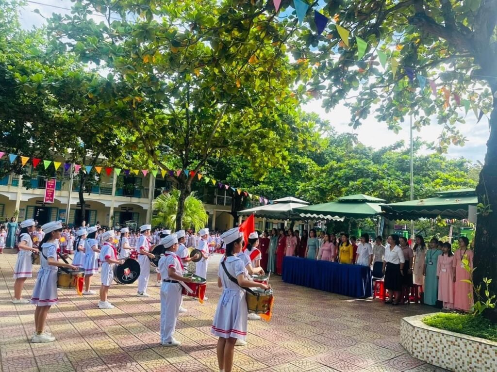 Trường Tiểu học Huỳnh Ngọc Huệ
