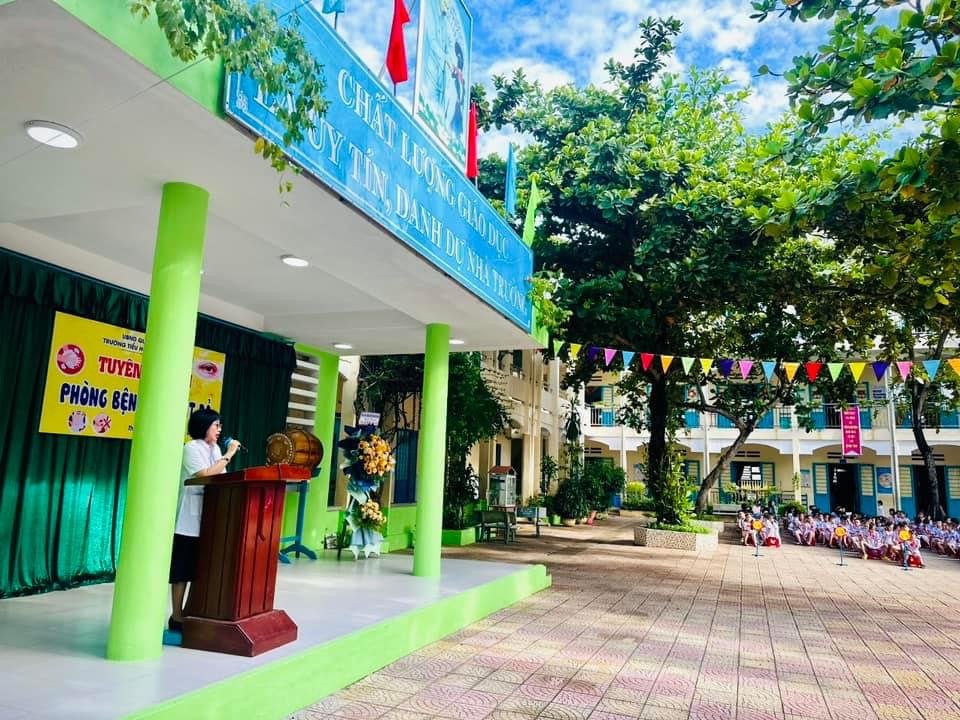 Trường Tiểu học Huỳnh Ngọc Huệ