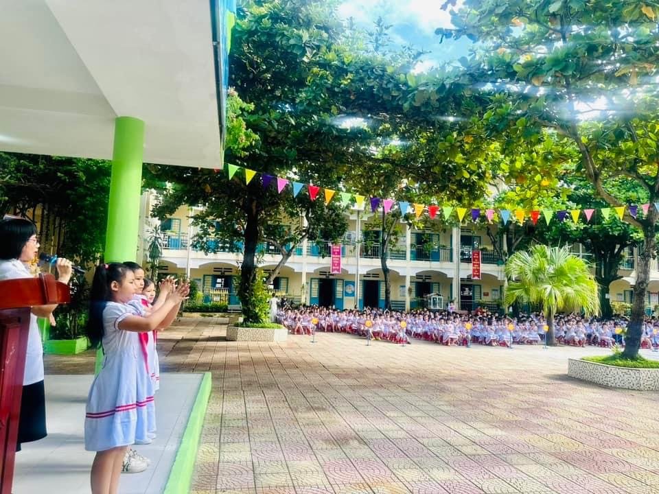 Trường Tiểu học Huỳnh Ngọc Huệ