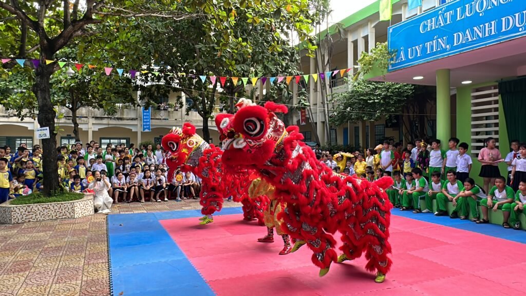 Trường Tiểu học Huỳnh Ngọc Huệ