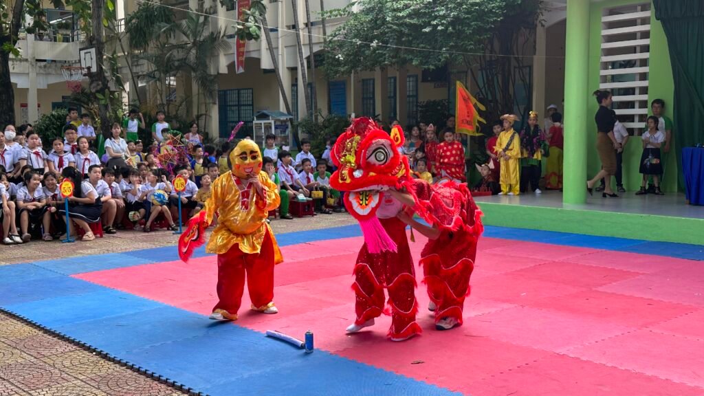 Trường Tiểu học Huỳnh Ngọc Huệ