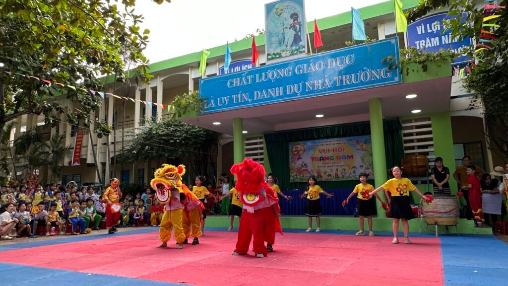 Trường Tiểu học Huỳnh Ngọc Huệ