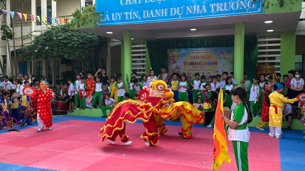 Trường Tiểu học Huỳnh Ngọc Huệ