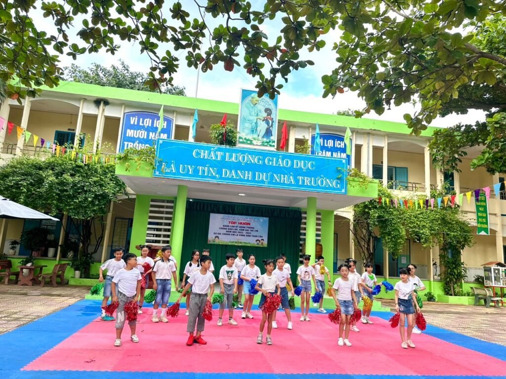 Trường Tiểu học Huỳnh Ngọc Huệ