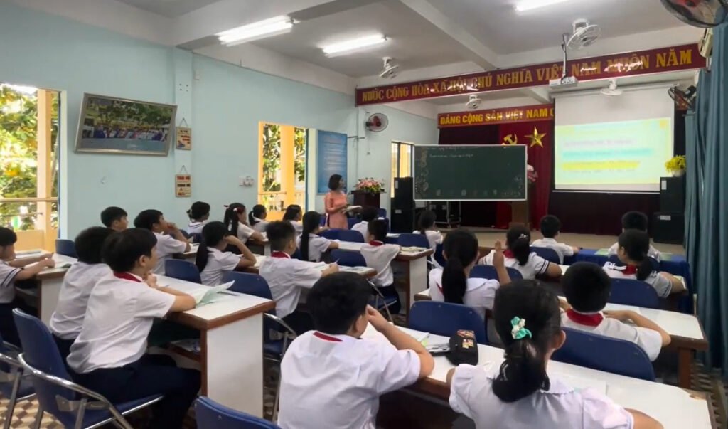 Trường Tiểu học Huỳnh Ngọc Huệ