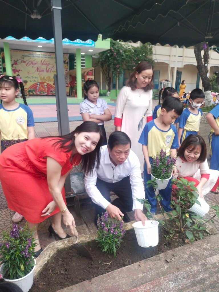 Trường Tiểu học Huỳnh Ngọc Huệ