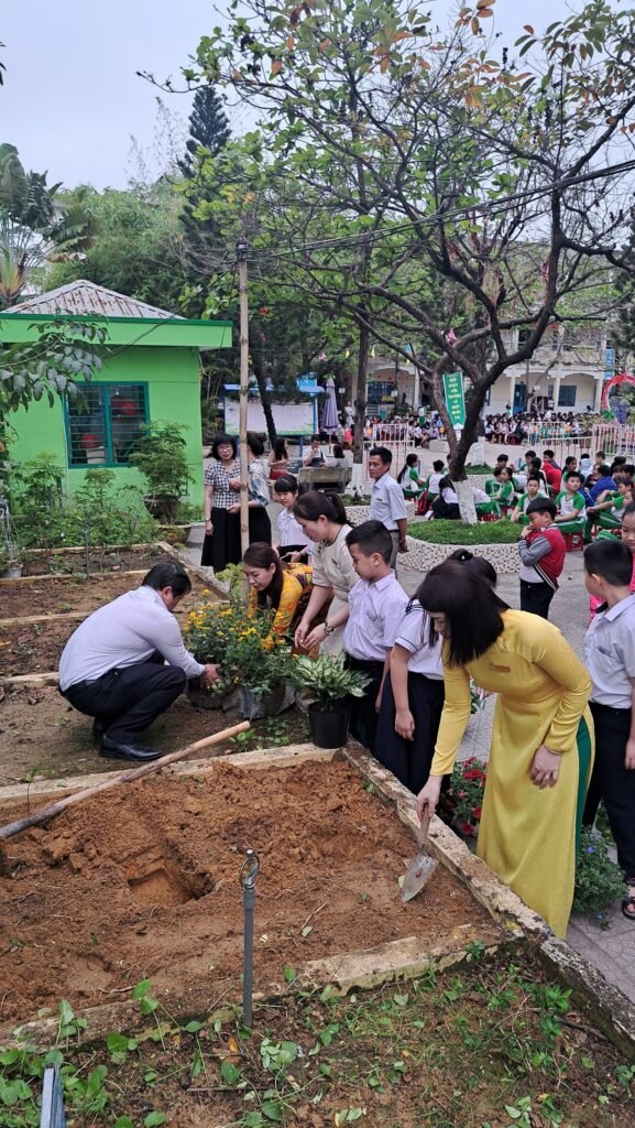 Trường Tiểu học Huỳnh Ngọc Huệ