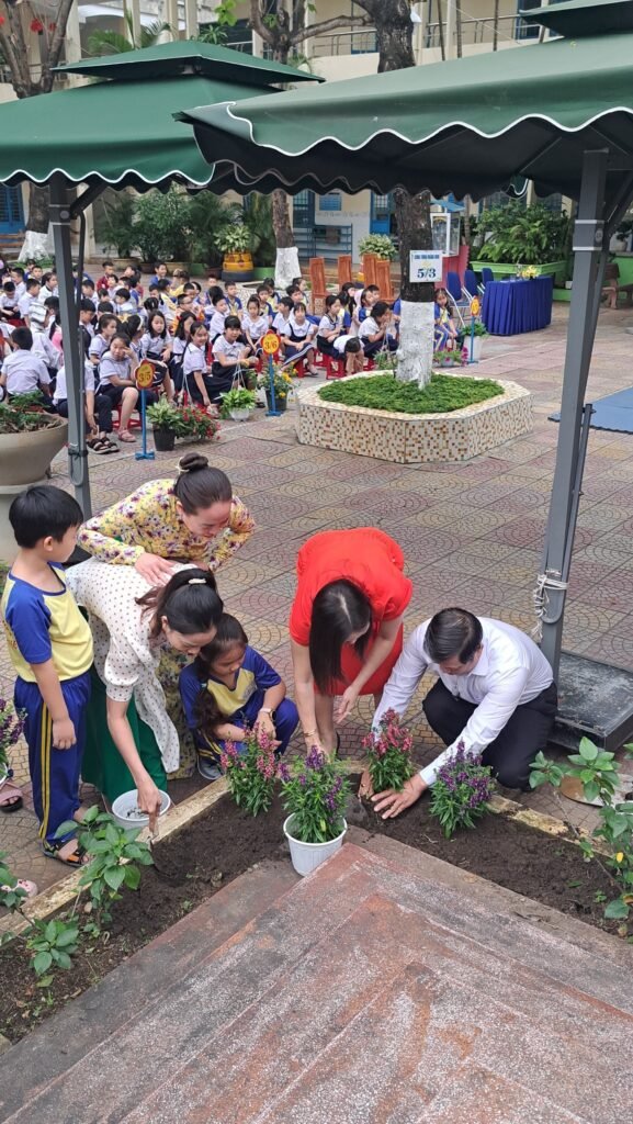 Trường Tiểu học Huỳnh Ngọc Huệ