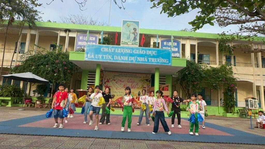 Trường Tiểu học Huỳnh Ngọc Huệ