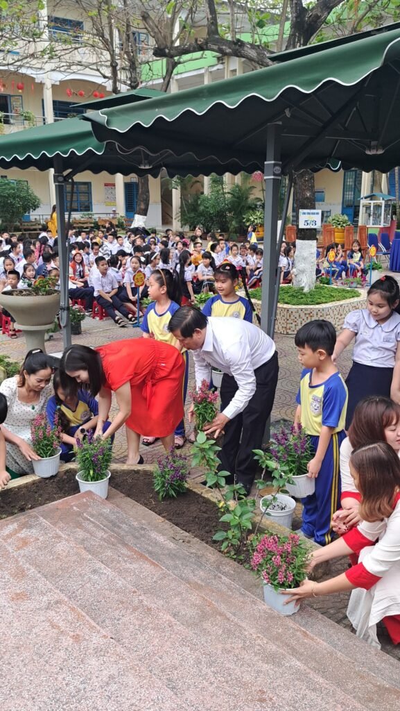 Trường Tiểu học Huỳnh Ngọc Huệ