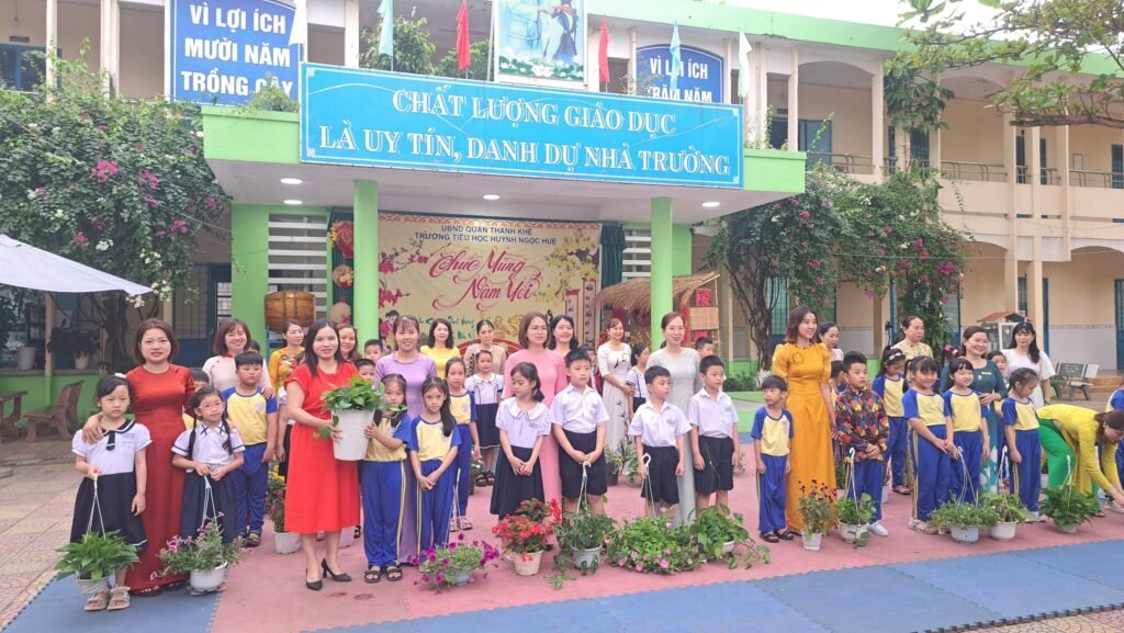 Trường Tiểu học Huỳnh Ngọc Huệ