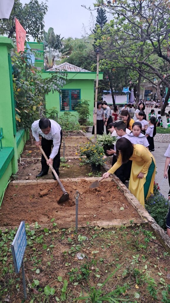 Trường Tiểu học Huỳnh Ngọc Huệ